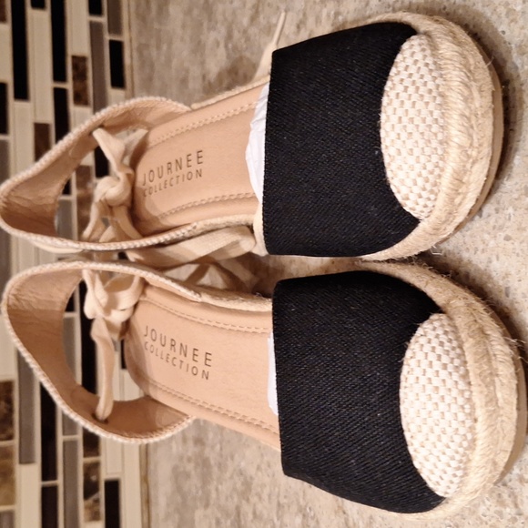Journey Collection espadrille wedge sandals - Picture 8 of 10